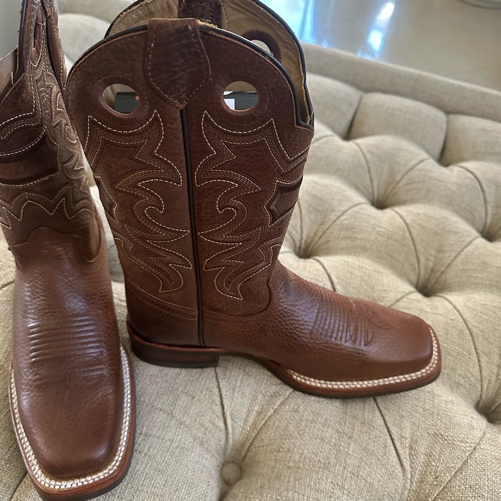 Reyme Cowboy boots .